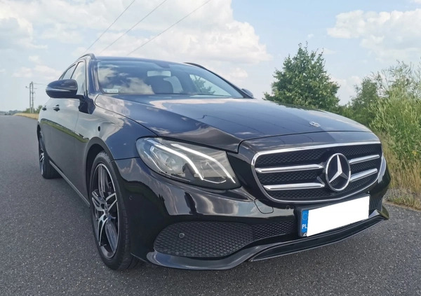 Mercedes-Benz Klasa E cena 145000 przebieg: 106000, rok produkcji 2019 z Szczawno-Zdrój małe 106